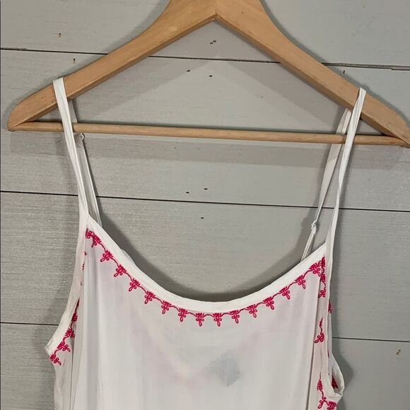 Torrid Embroidered White and Pink Women's spaghetti strap summer tank top - Picture 2 of 8